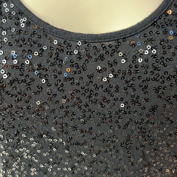 🥂🍾NEW YORK & COMPANY BLACK SEQUIN TOP SIZE SMALL🥂🍾 - Picture 7 of 13